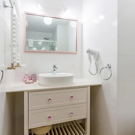 Faro Kasprowicza 20 B-c Basen Sauny Jacuzzi Kolobřeh